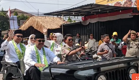 Pakai Mobil Era Proklamasi, Bacalon Bupati Sukabumi Asep Japar-Andreas Daftar ke KPU